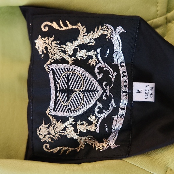 St John 100% Leather Blazer in a beautiful vibrant green. - Picture 10 of 12
